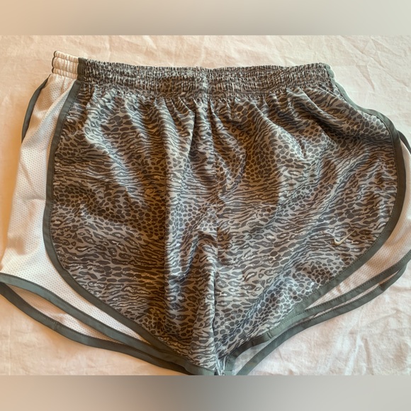 Women’s Tempo Nike Shorts Size Medium Gray and White - Picture 4 of 4